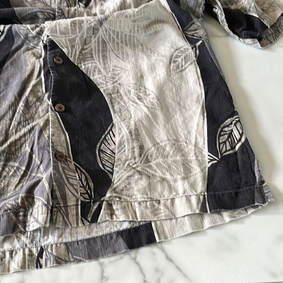 Tommy Bahama Silk Tropical Leafy Pattern Button Up Sz. M - Picture 5 of 9